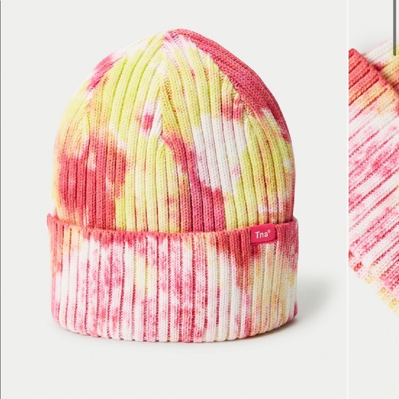 Aritzia Accessories - Aritzia Tie Dye Beanie